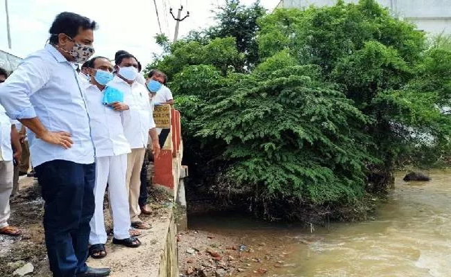 వరంగల్ పరిస్థితిని సమీక్షించేందుకు కేసీఆర్ వెళ్లరెందుకు?