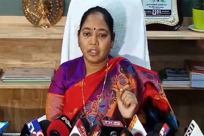 లోకేశ్ రేప్ చేసాడంటే? బాబు పది హత్యలు చేశారంటే ఊరుకుంటారా?