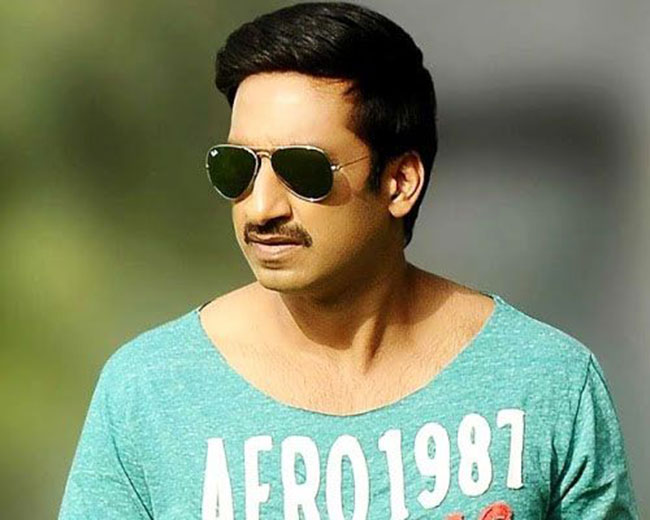 రూ. 2 కోట్లు వెనక్కి ఇచ్చేసిన హీరో