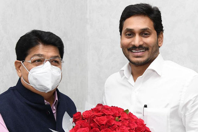 వైసీపీ ఎంపీ మెడలో కండువా అప్పుడే పాయే?