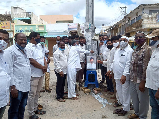 రాయదుర్గంలో వైసీపీ కామెడీ ఎక్కువ అయ్యిదంట?