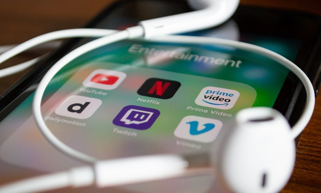 టైమ్ చూసి క‌బ‌లిస్తున్న ఓటీటీ.. సంథింగ్ రాంగ్!