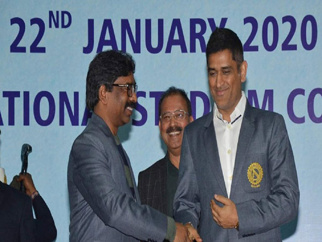 ధోని కోసం ఫేర్ వెల్ మ్యాచ్ నిర్వహించండి.. బీసీసీఐకి జార్ఖండ్ సీఎం విజ్ఞప్తి ధోని కోసం ఫేర్ వెల్ మ్యాచ్ నిర్వహించండి.. బీసీసీఐకి జార్ఖండ్ సీఎం విజ్ఞప్తి