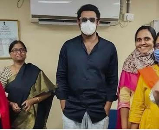 Prabhas Gives A Surprise Glimpse To His Fans