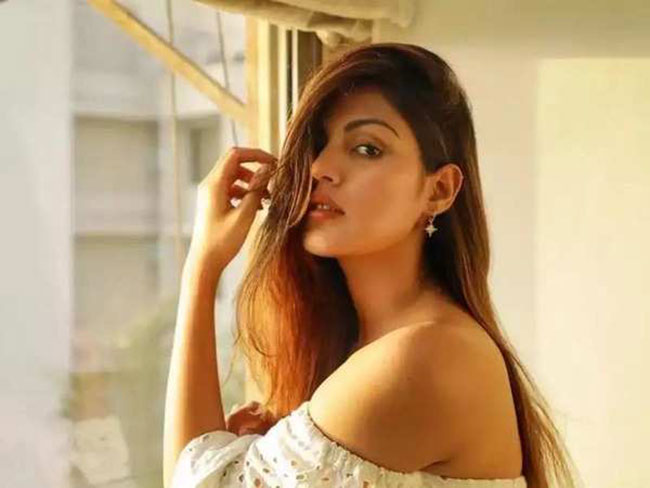 రియా ఫోన్‌ కాల్‌ లిస్ట్‌... ఎన్నో అనుమానాలు