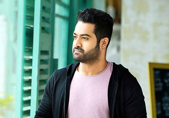 అప్పటివరకూ తారక్ సందిగ్ధంలోనే ఎదురు చూడాలా? అప్పటివరకూ తారక్ సందిగ్ధంలోనే ఎదురు చూడాలా?