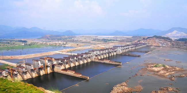 పోలవరం మెగా ఆఫీసులో చోరీ, ఇంటిదొంగలేనా? పోలవరం మెగా ఆఫీసులో చోరీ, ఇంటిదొంగలేనా?