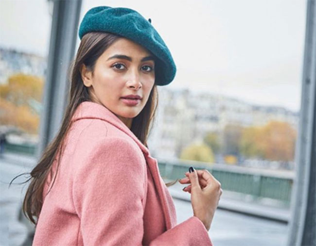 వీడియో: బుట్ట బొమ్మ `వీ` షేప్ జిమ్ వెరీ స్పెష‌ల్