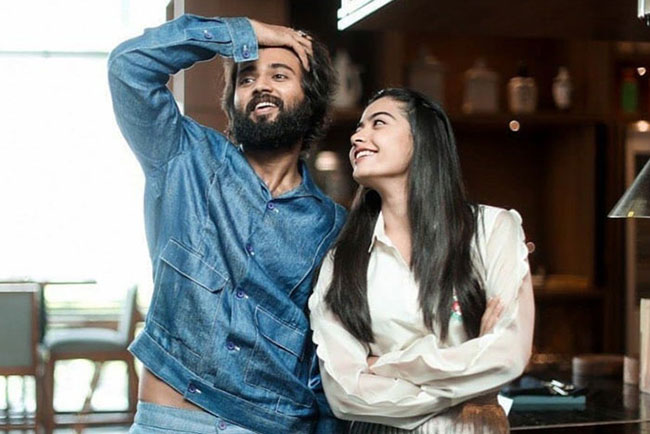 మళ్లీ విజయ్ తో కలిసి నటిస్తున్న రష్మిక...? మళ్లీ విజయ్ తో కలిసి నటిస్తున్న రష్మిక...?