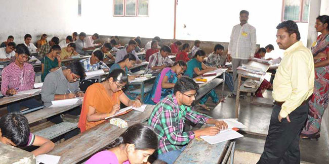 కీలక నిర్ణయాన్ని తీసుకున్న జగన్ సర్కారు.. పరీక్ష రాయకున్నా పాస్ కీలక నిర్ణయాన్ని తీసుకున్న జగన్ సర్కారు.. పరీక్ష రాయకున్నా పాస్