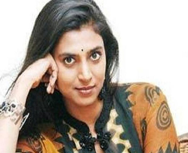 సీనియర్ హీరోయిన్స్ కి కూడా రౌడీ స్టార్...! సీనియర్ హీరోయిన్స్ కి కూడా రౌడీ స్టార్...!