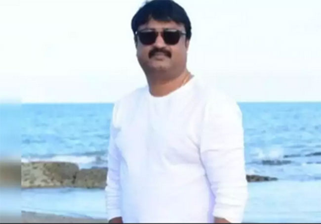 బ్రేకింగ్: పోలీసులకు లొంగిపోయిన ఆర్ఎక్స్ 100 నిర్మాత బ్రేకింగ్: పోలీసులకు లొంగిపోయిన ఆర్ఎక్స్ 100 నిర్మాత