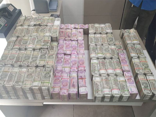 వెలుగులోకి  దేవికారాణి ‘ రియల్‌ ఎస్టేట్‌’ దందా !