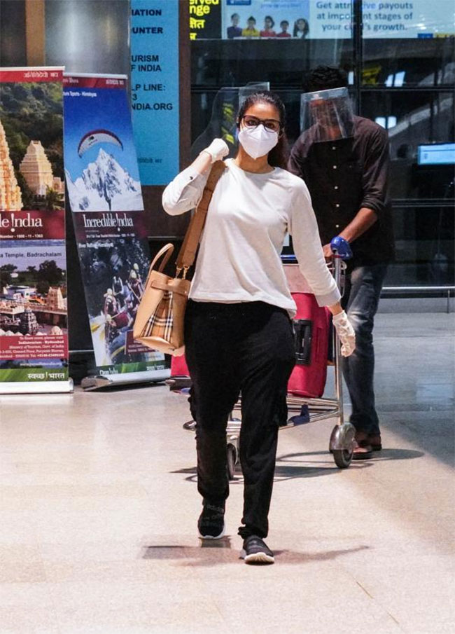 Actress Looks Cool and Casual