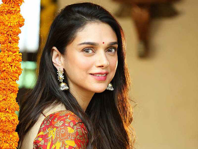 ప్ర‌తిదానికీ ఫిల్మిండ‌స్ట్రీనే టార్గెట్ చేయ‌డం త‌గ‌ద‌‌న్న బ్యూటీ