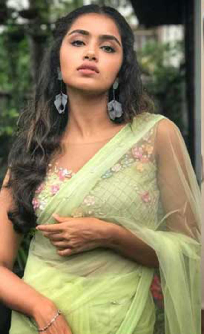 ప్రొడక్షన్ హౌస్ ‌లకు ఫీలర్ ల‌ను వ‌దులుతున్న క్యూటీ!