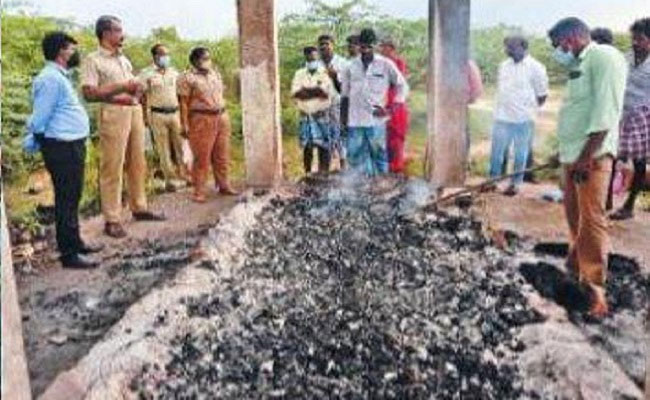 ప్రేయసి చితిపై దూకి ప్రియుడు ఆత్మాహుతి !