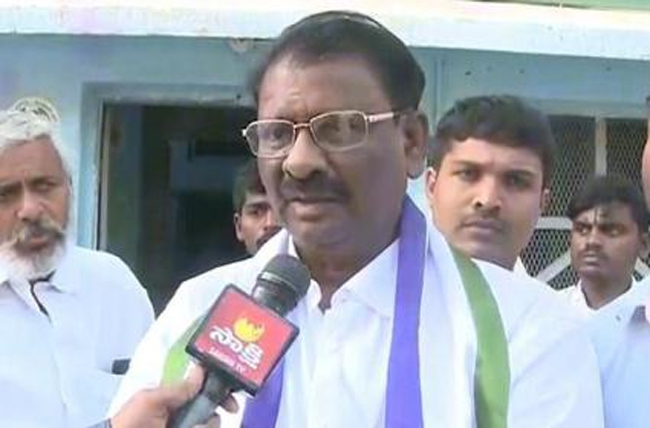 ఎమ్మెల్యే కోసం డాక్టర్కు సీఎం ఫోన్ ఎమ్మెల్యే కోసం డాక్టర్కు సీఎం ఫోన్