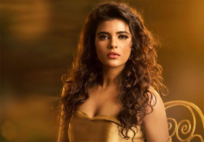 టాలీవుడ్ లో పాగా వేయాలని చూస్తున్న డస్కీ బ్యూటీ...!