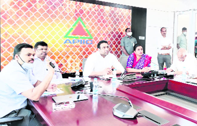 ఏపీకి శుభవార్త .. హైదరాబాద్ -బెంగళూరు కారిడార్ కు కేంద్రం గ్రీన్ సిగ్నల్ ! ఏపీకి శుభవార్త .. హైదరాబాద్ -బెంగళూరు కారిడార్ కు కేంద్రం గ్రీన్ సిగ్నల్ !