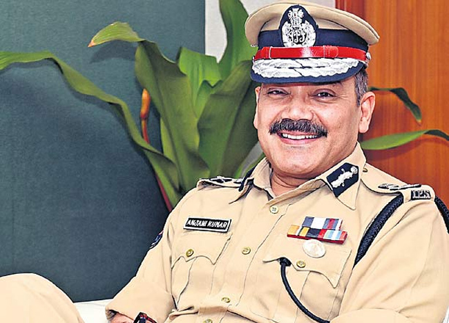 Hyderabad CP Sends Shivers Down Cops Spine