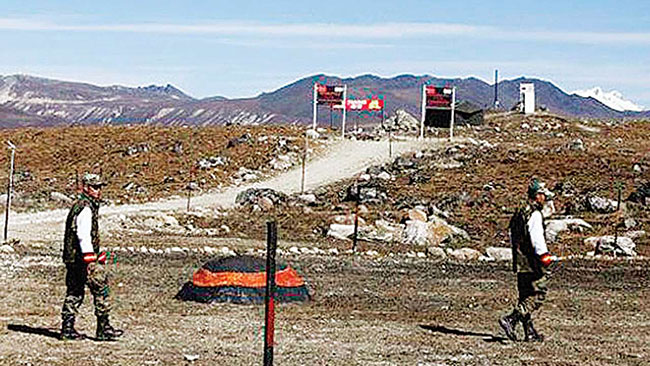 పాంగాంగ్‌ వద్ద ఉద్రిక్తత...చైనాకు దీటుగా భారత్ దళాలు