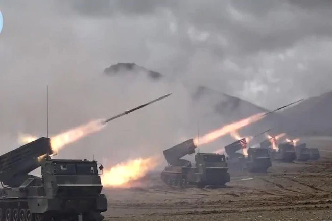 టిబెట్ పీఠభూమిలో భారీగా బలగాల మోహరింపు..భారత్ ను రెచ్చగొడుతున్న చైనా !