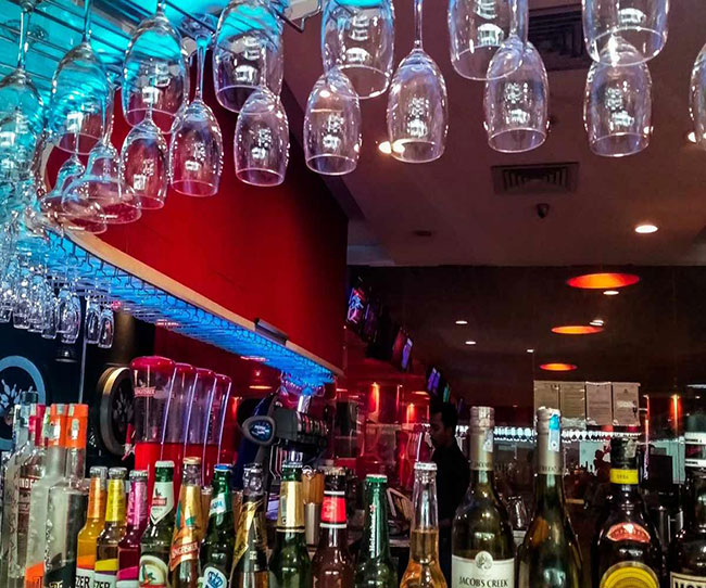 తెలంగాణలో బార్లు.. క్లబ్బులకు ఓకే.. కండీషన్స్ అప్లై