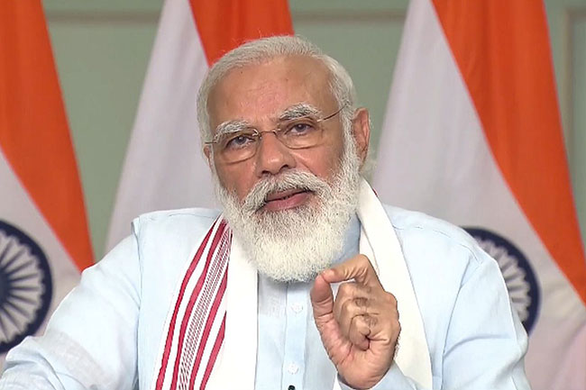 మన్ కీ బాత్... మోడీని తెగ డ్యామేజ్ చేశారు మన్ కీ బాత్... మోడీని తెగ డ్యామేజ్ చేశారు