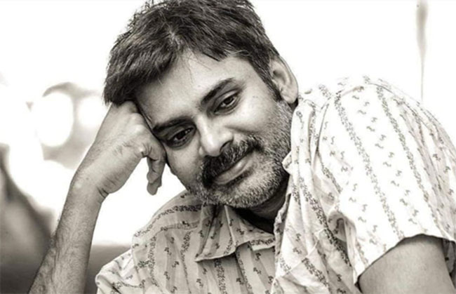 పవన్ ఫొటో వైరల్.. ఆ మూవీ టైంలో  తీసిందేనా!