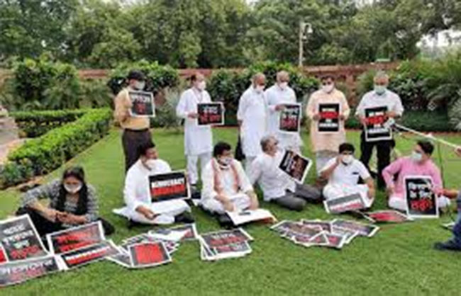 రైతుల కోసం లాఠీ దెబ్బలు తిన్న ఎంపీలు !