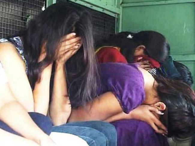 రూ.10 వేలు పెట్టు..పని పట్టు..విజయవాడలో స్పా ముసుగులో వ్యభిచారం