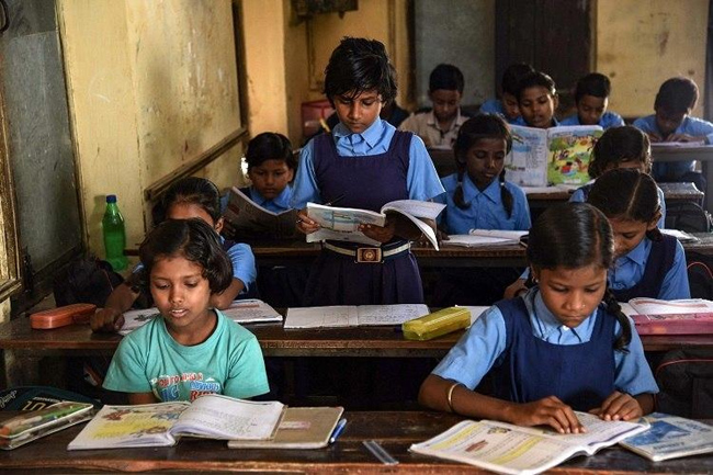 SC Refuses To Issue Stay Orders On Introducing English Medium In AP Schools