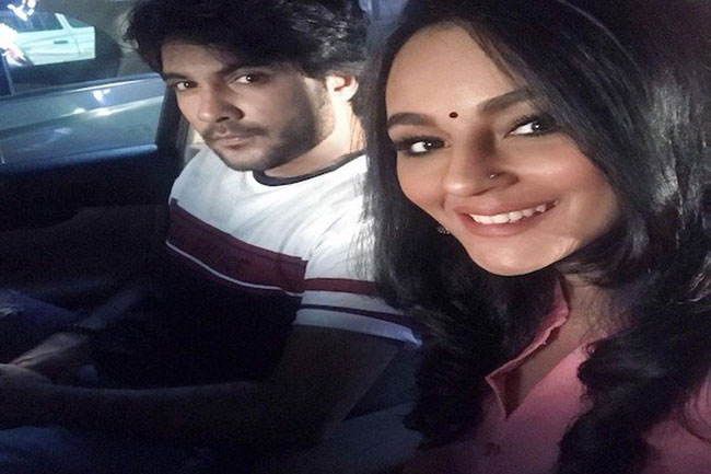 ఆంధ్రా అమ్మాయి వింత గాథ వినుమా