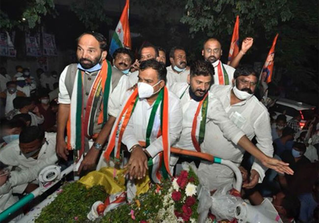 రేవంత్ బిస్కెట్ కు పడిపోని మాణిక్యం పంచ్ అదిరిందిగా