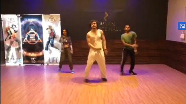 Tiger Shroff Shows Off His Dance Moves on Dynamite
