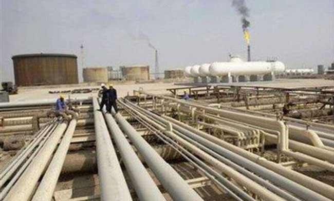 కాకినాడలో విషవాయువు కలకలం .. పలువురికి అస్వస్థత ! కాకినాడలో విషవాయువు కలకలం .. పలువురికి అస్వస్థత !