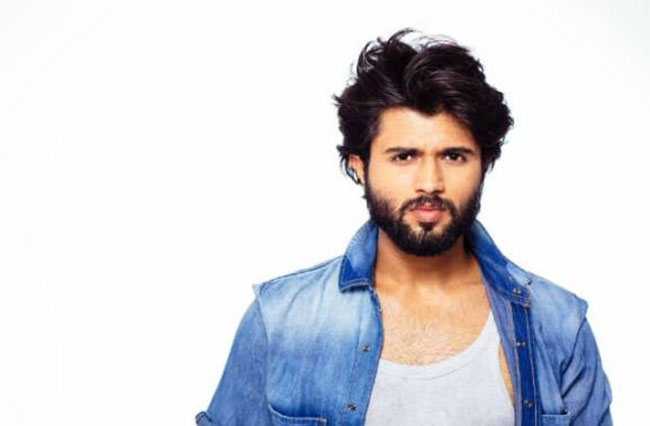 ట్విస్టు: అదిరిపోయే రేంజులో రౌడీ బాలీవుడ్ ఆరంగేట్రం!