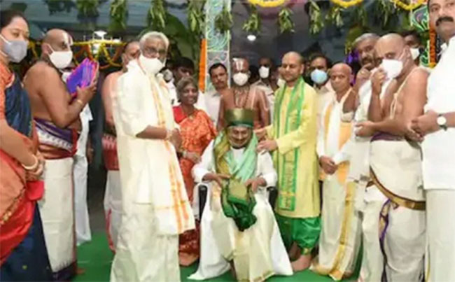 రెండో రోజు తిరుమలలోనే జగన్ ఎందుకు ఉన్నట్లు?