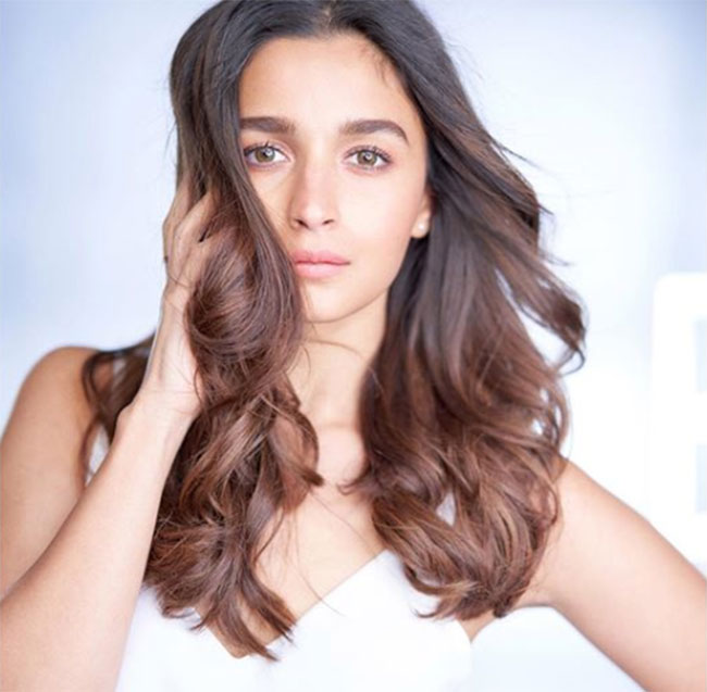 అలియా ఫెంటాస్టిక్‌ పర్ఫామర్‌.. ఆర్.ఆర్.ఆర్లో ఆమె ఫర్ఫెక్ట్ గా సూట్‌ అవుతుంది