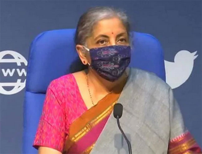 రాష్ట్రాలను ఆదుకోవటంలో చేతులెత్తేసిన నిర్మలమ్మ