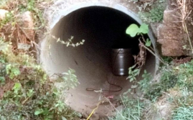 బీహార్ లో స్లోగా పోలింగ్: రెండు భారీ బాంబులు స్వాధీనం