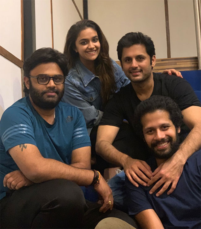 సేఫ్ గా బయటపడ్డ రంగ్ దే టీమ్.. ఇదిగో చిలౌట్ ఇలా! సేఫ్ గా బయటపడ్డ రంగ్ దే టీమ్.. ఇదిగో చిలౌట్ ఇలా!