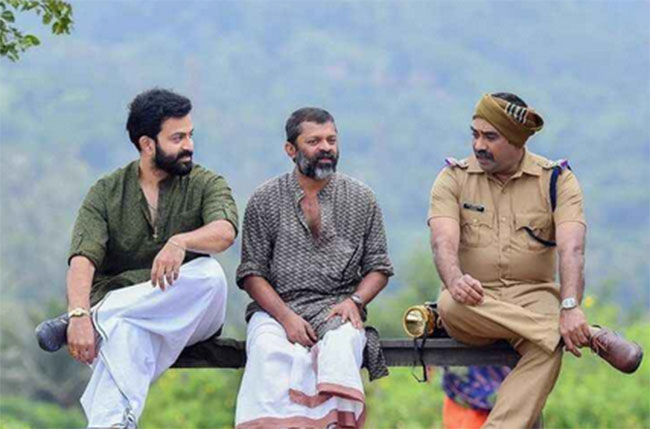 మలయాళ రీమేక్ ని హోల్డ్ లో పెట్టేశారా...?