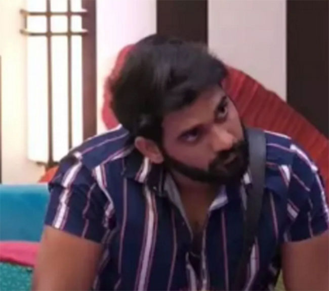 మరి అంత బలుపు పనికిరాదు బ్రో.. అఖిల్ పై బిగ్ బాస్ అభిమానుల పంచ్లు మరి అంత బలుపు పనికిరాదు బ్రో.. అఖిల్ పై బిగ్ బాస్ అభిమానుల పంచ్లు