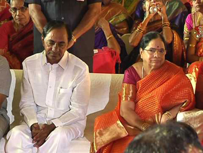 జోరున వర్షం పడుతున్న వేళ.. ఆసుపత్రిలో సీఎం సతీమణి?