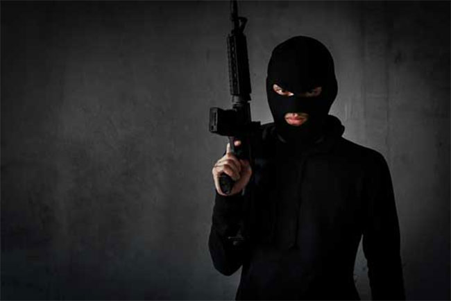 18 మంది ఉగ్ర‌వాదుల పేర్లు ప్ర‌క‌టించిన కేంద్రం.. జాబితాలో హైదరాబాద్ వాసి !