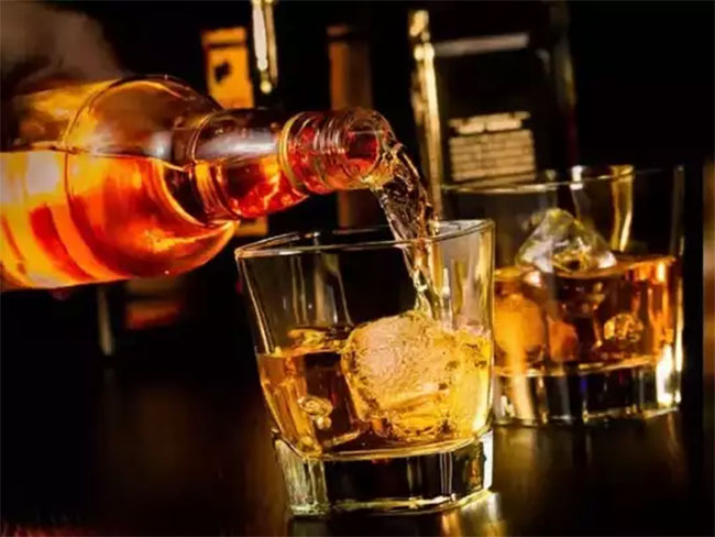 ఆర్మీ క్యాంటిన్లలో  విదేశీ స్కాచ్ బ్యాన్!