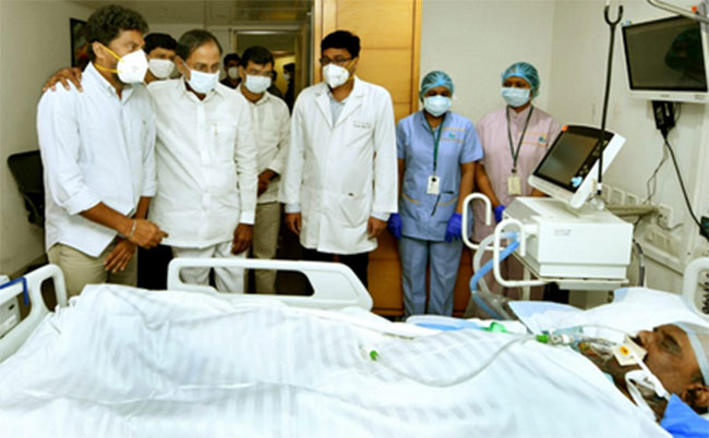 అయ్యో ఎంత కష్టం.. ఎదురెదురు వార్డుల్లో భార్య.. భర్తలు