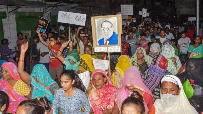 దళిత యువతి పై గ్యాంగ్ ​రేప్​..  డ్రగ్స్​ ఇచ్చి - కాళ్లు - వెన్నెముక విరగ్గొట్టి..